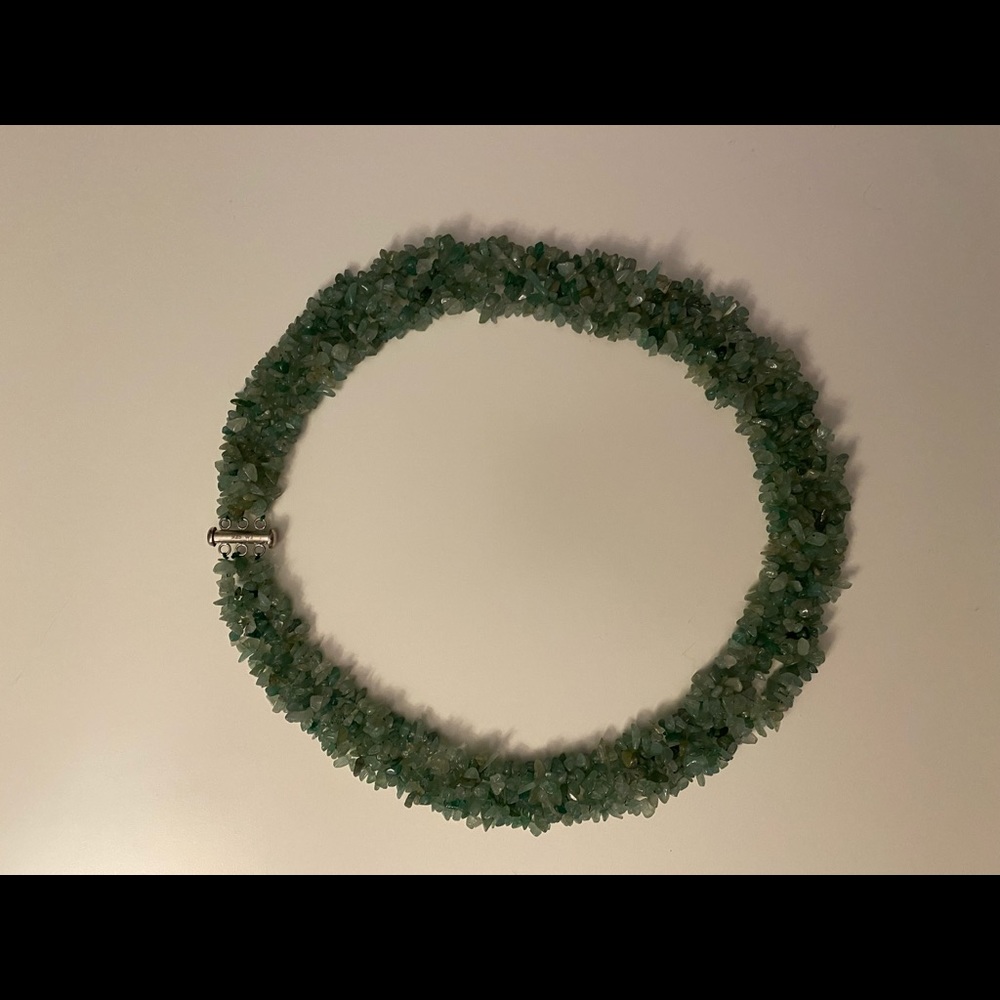 Green stone choker necklace